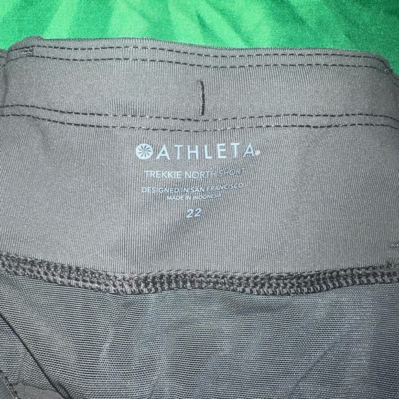 NWT Athleta Dark Green Trekkie North Shorts size 22 - Picture 6 of 9